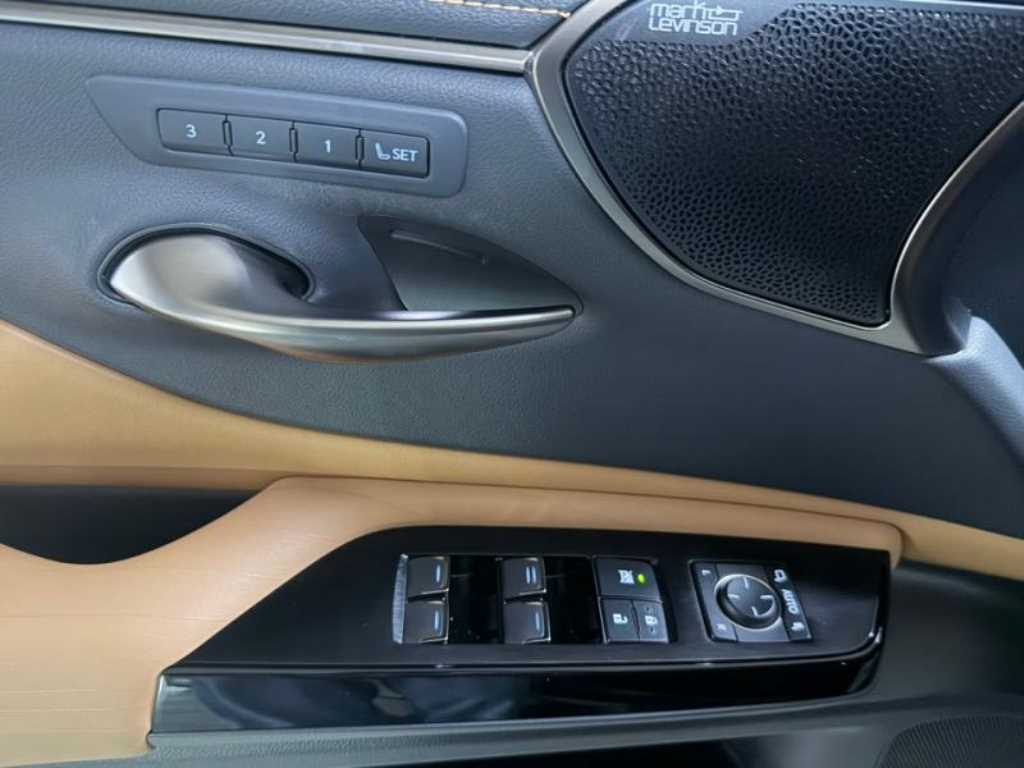Lexus ES - Vista 12