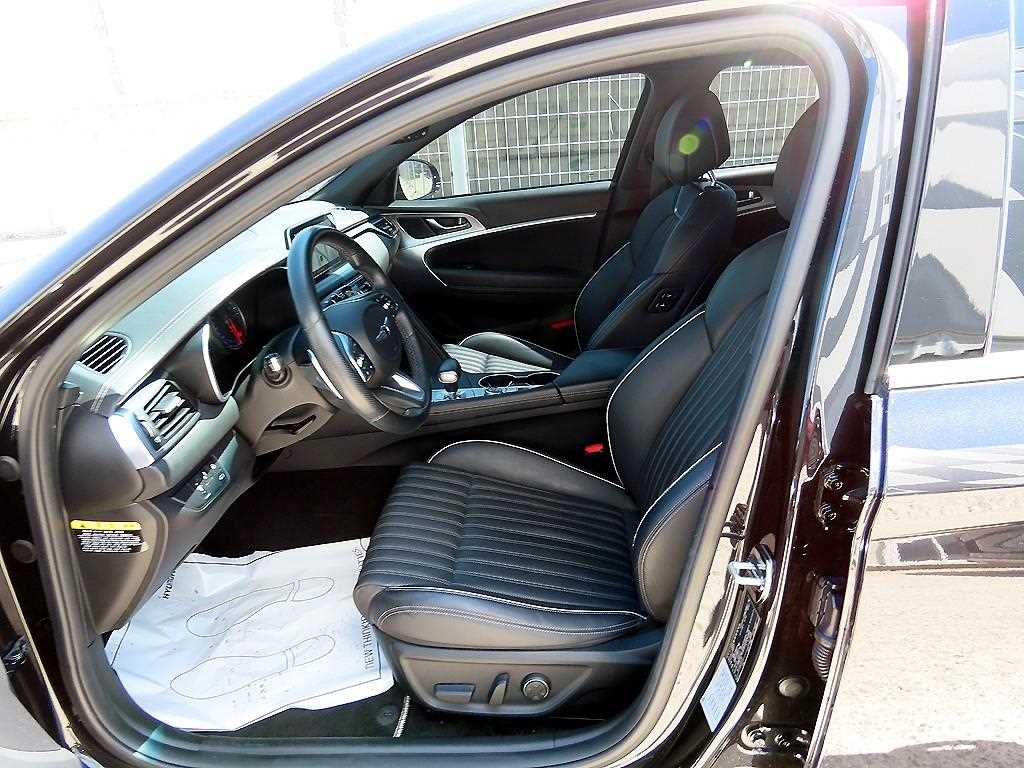 Genesis G70 - Vista 5