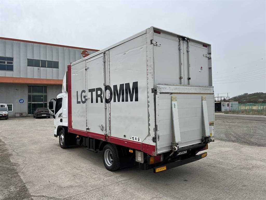 medium and large cargo truck - Vista 7