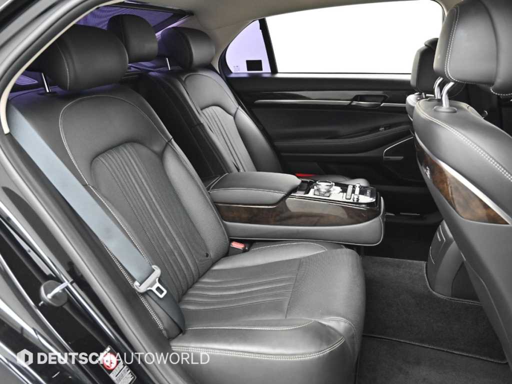 Genesis G90 - Vista 12