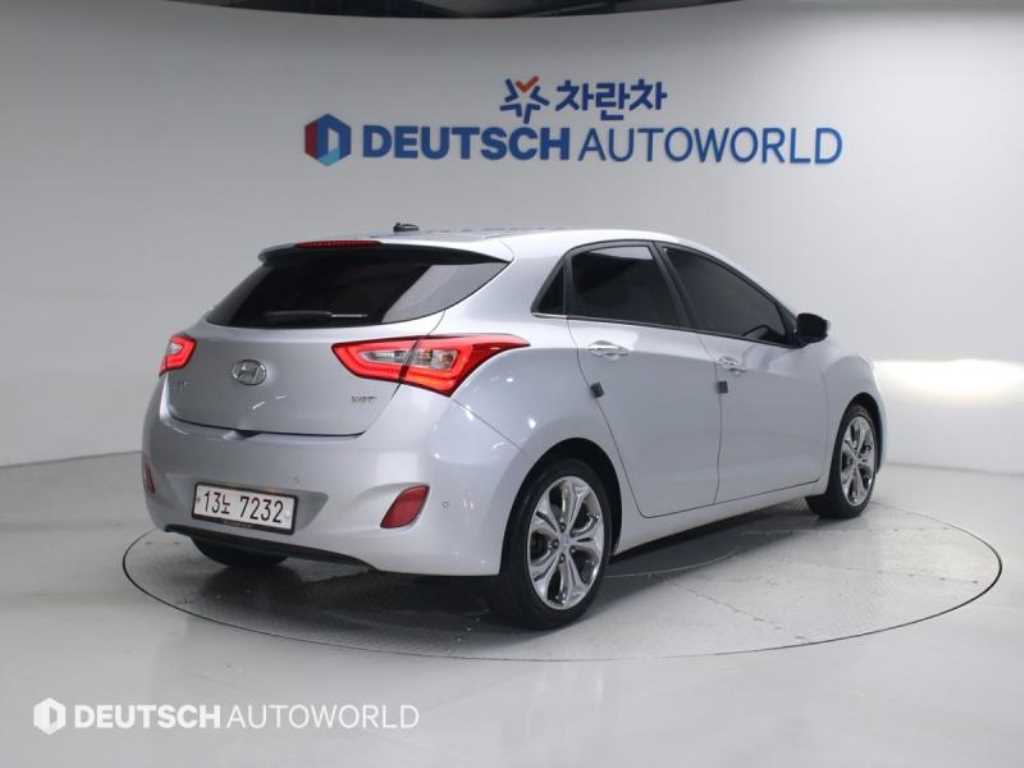 HYUNDAI i30 - Vista 3