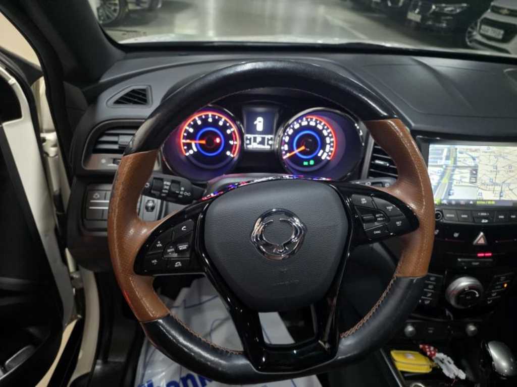 Ssangyong Tivoli - Vista 8