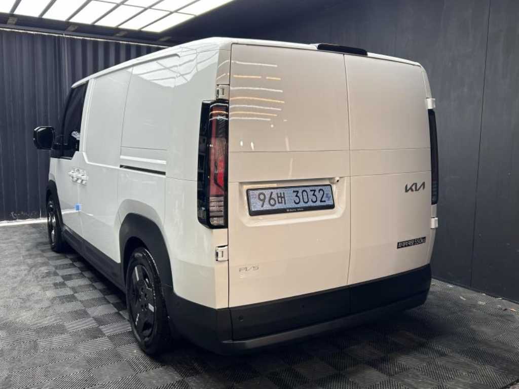 KIA PV5 - Vista 4