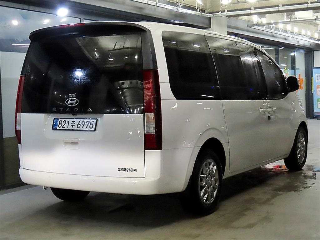 HYUNDAI Staria - Vista 4