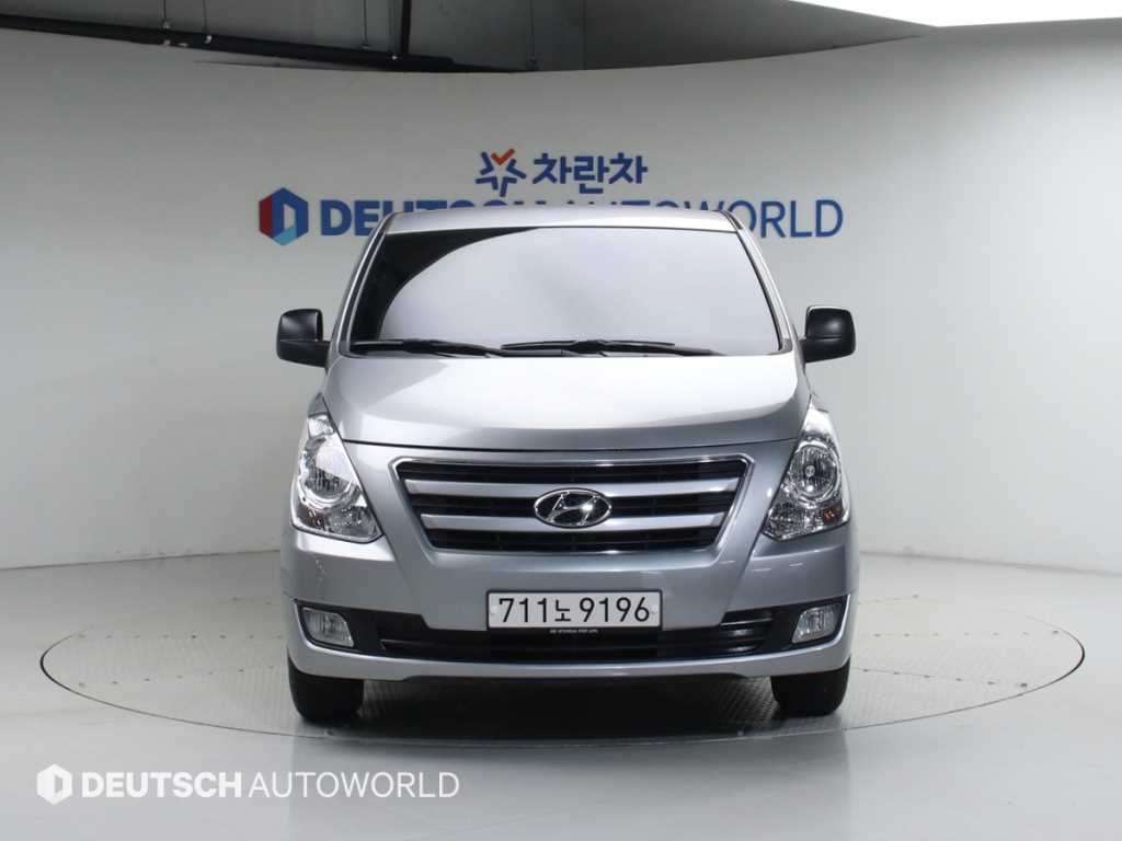 HYUNDAI Starex - Vista 3