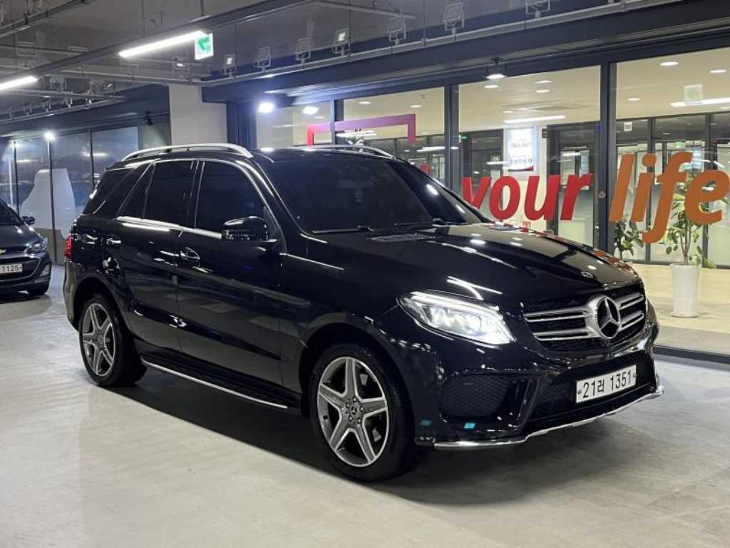 Mercedes Benz GLE Class - Vista 2