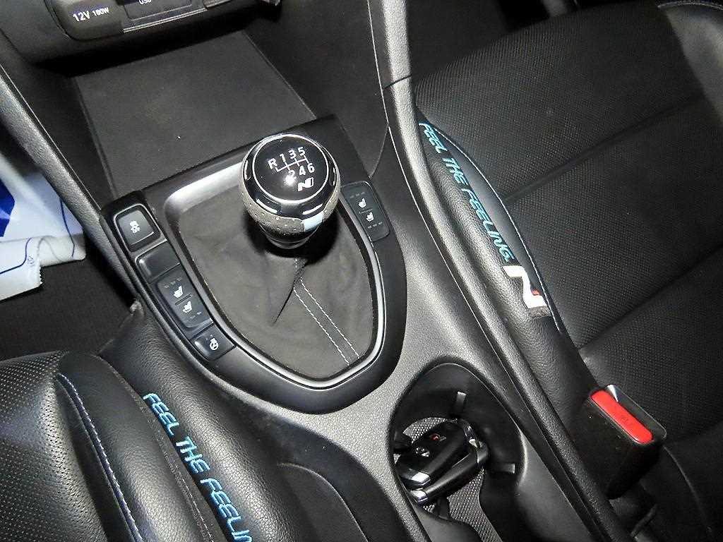 HYUNDAI Veloster - Vista 12