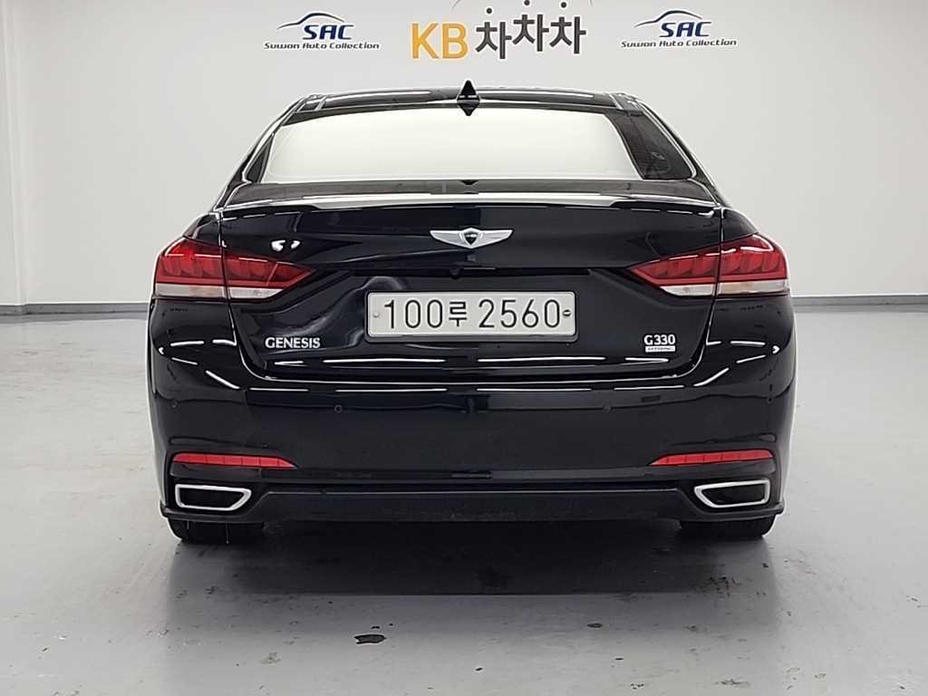 HYUNDAI Genesis - Vista 3