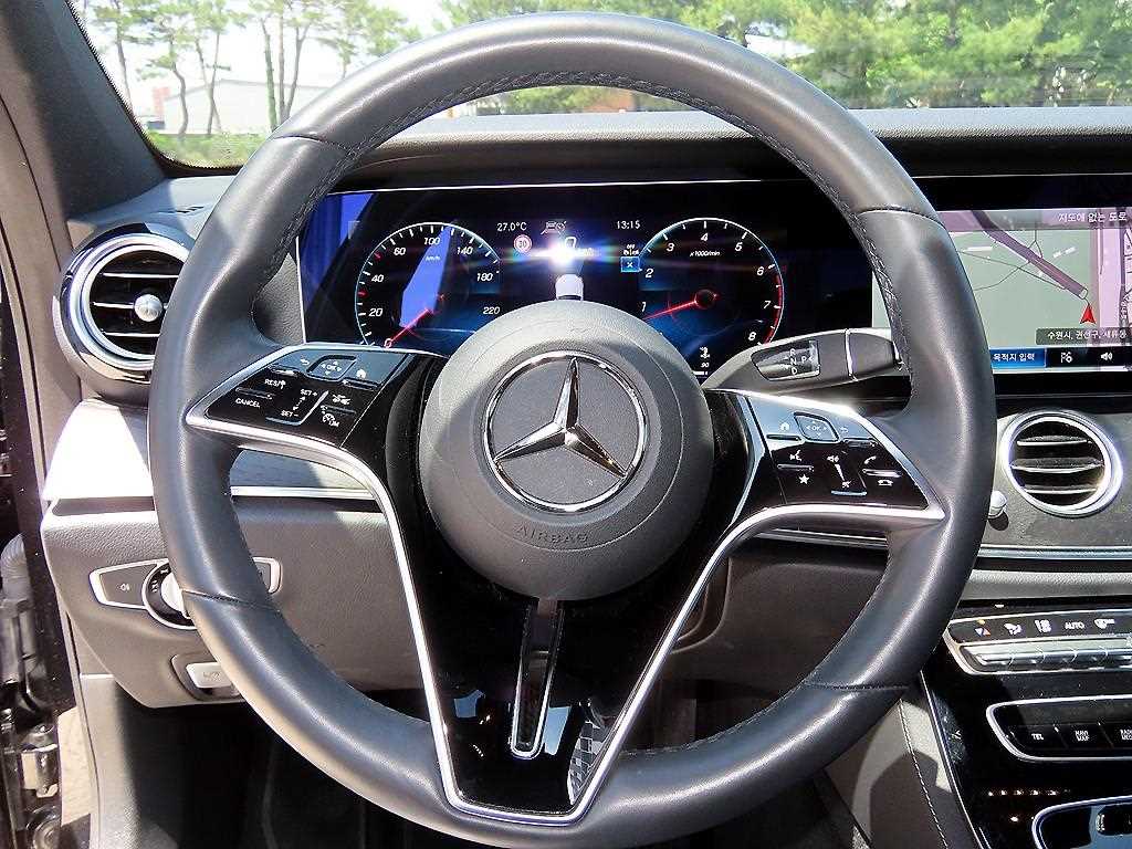 Mercedes Benz E class - Vista 8