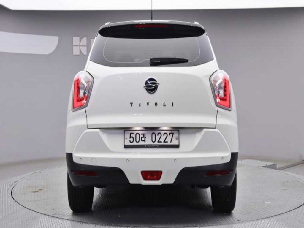 Ssangyong Tivoli - Vista 4