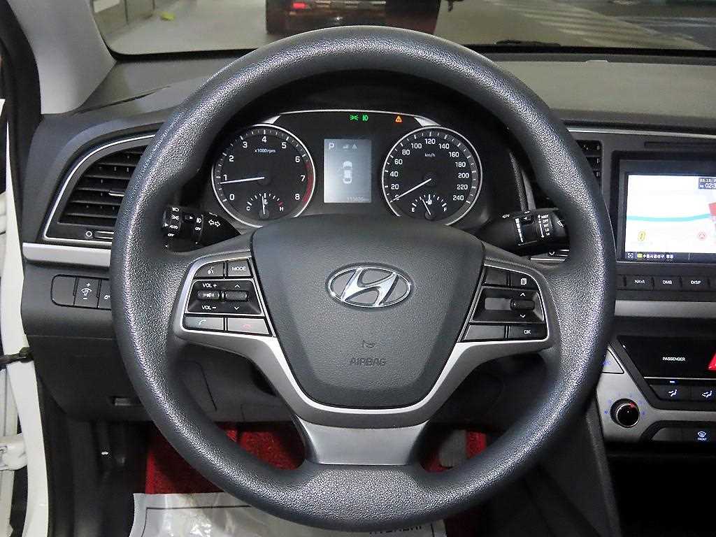 HYUNDAI Avante - Vista 8