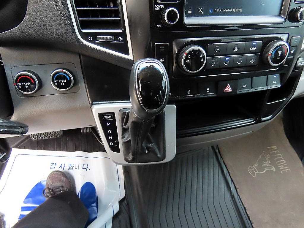 HYUNDAI Solati - Vista 10
