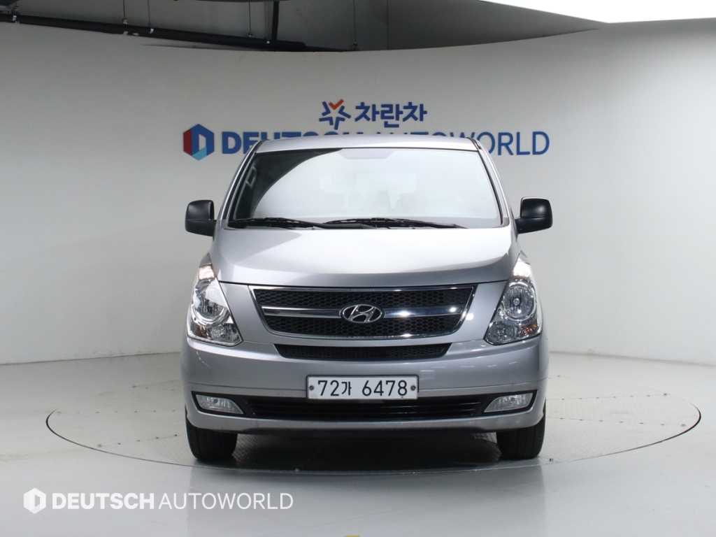 HYUNDAI Starex - Vista 3