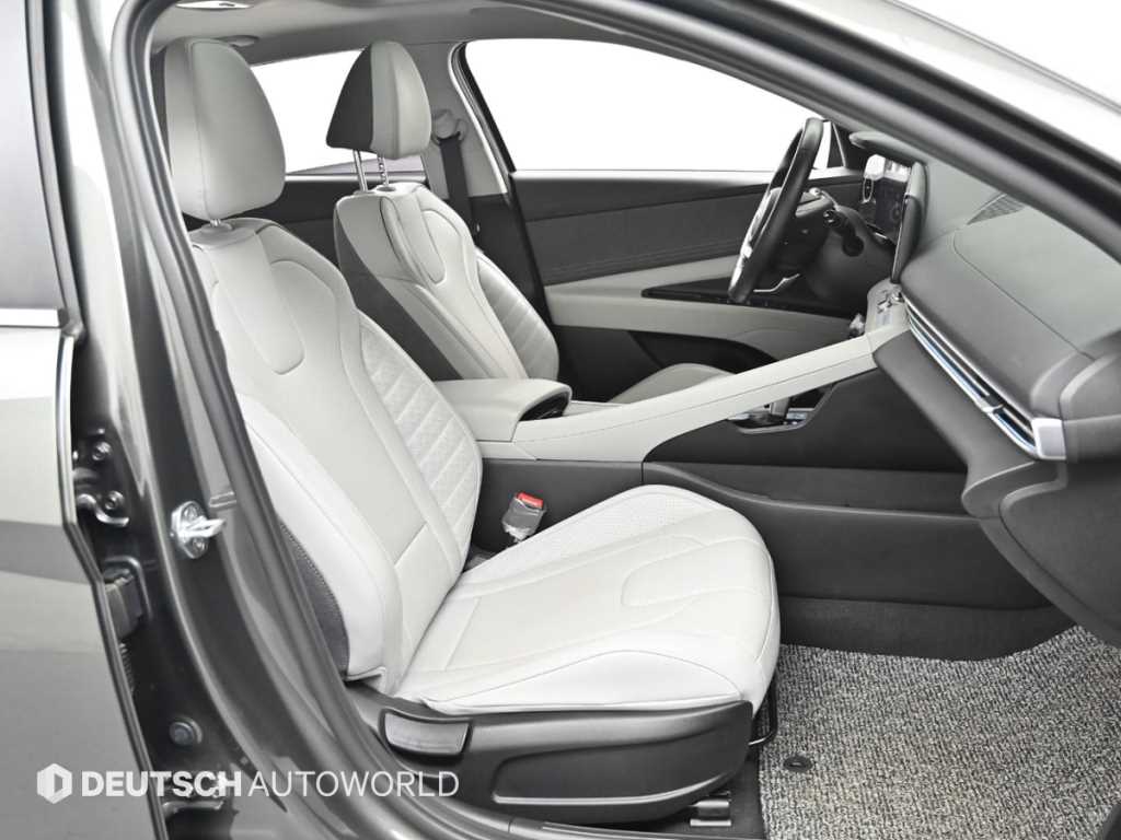 HYUNDAI Avante - Vista 10