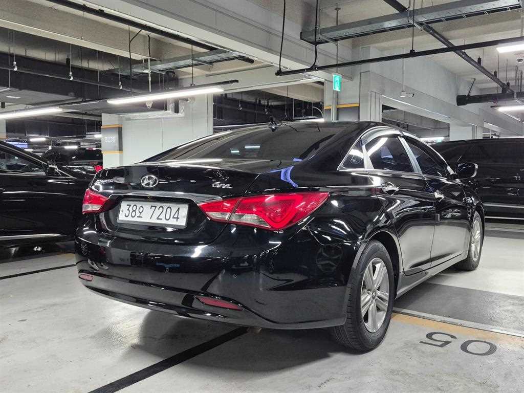 HYUNDAI Sonata - Vista 3