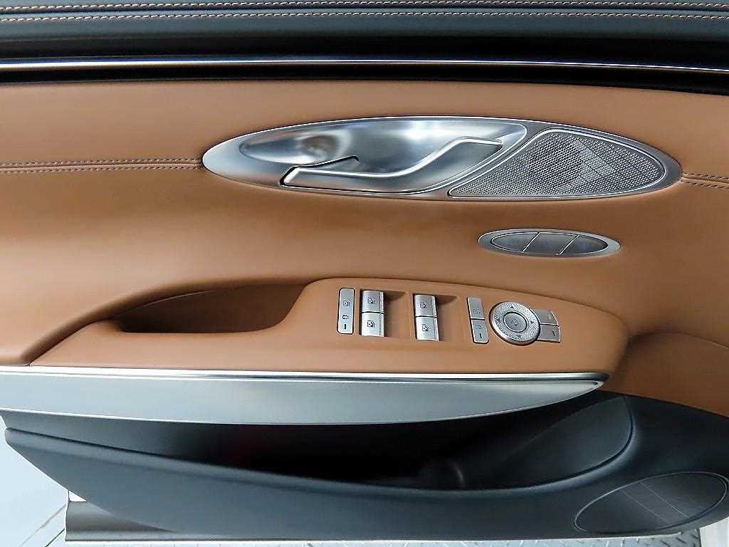 Genesis GV70 - Vista 11