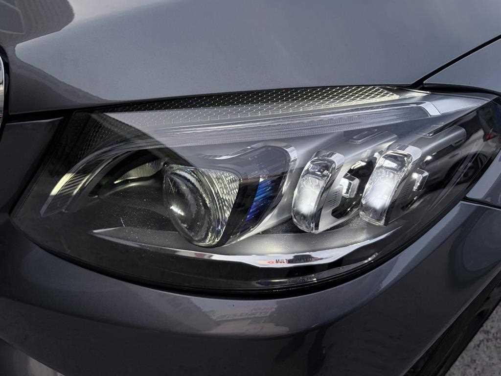 Mercedes Benz C Class - Vista 9