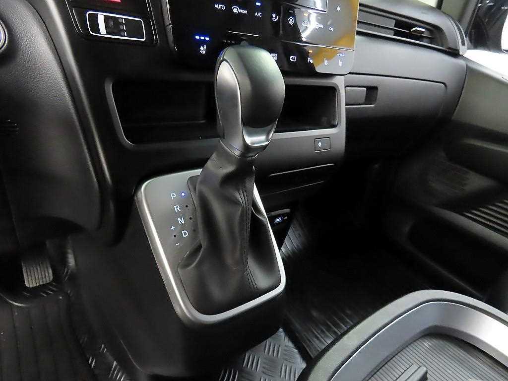 HYUNDAI Staria - Vista 10