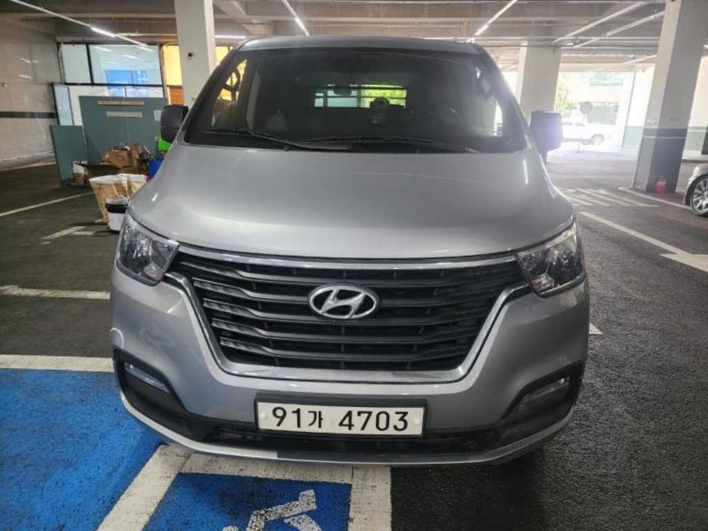 HYUNDAI Starex 2021 Gris - Importación desde Corea - HF Imports Iquique - Foto 1