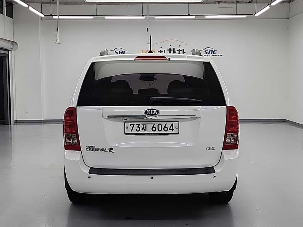 KIA Carnival - Vista 3
