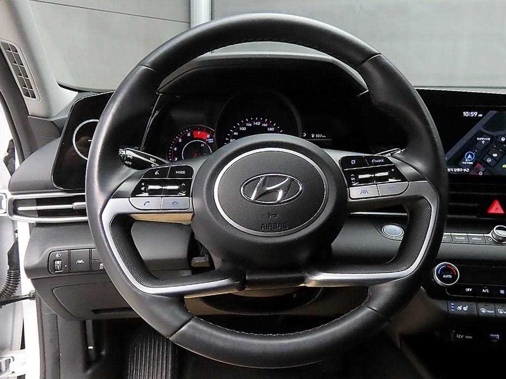 HYUNDAI Avante - Vista 9
