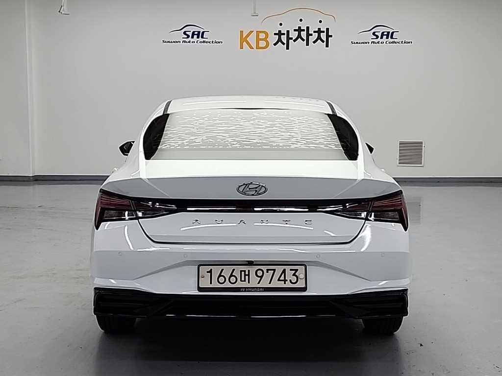 HYUNDAI Avante - Vista 2