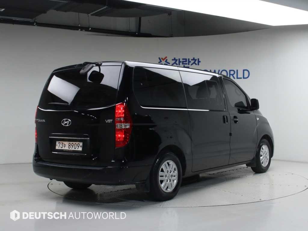 HYUNDAI Starex - Vista 2