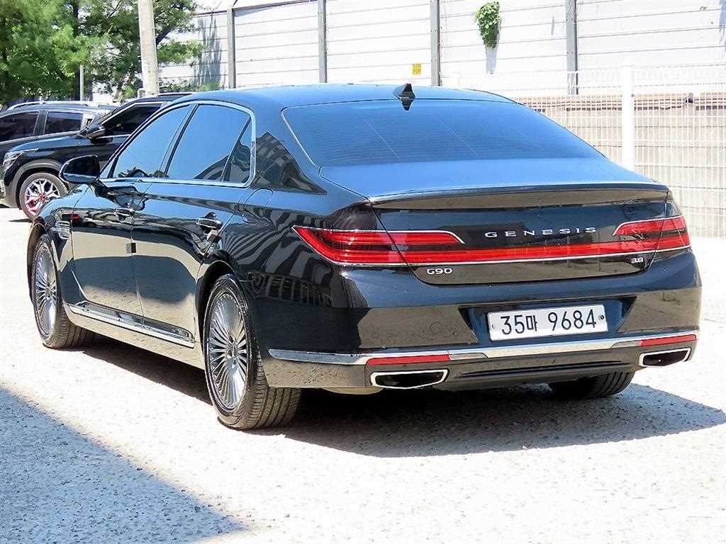 Genesis G90 - Vista 6
