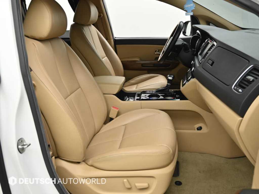 KIA Carnival - Vista 10
