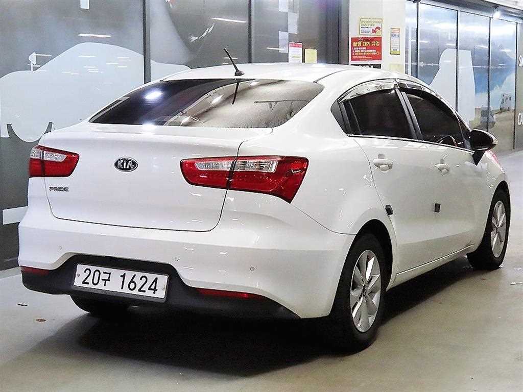 KIA Pride - Vista 4