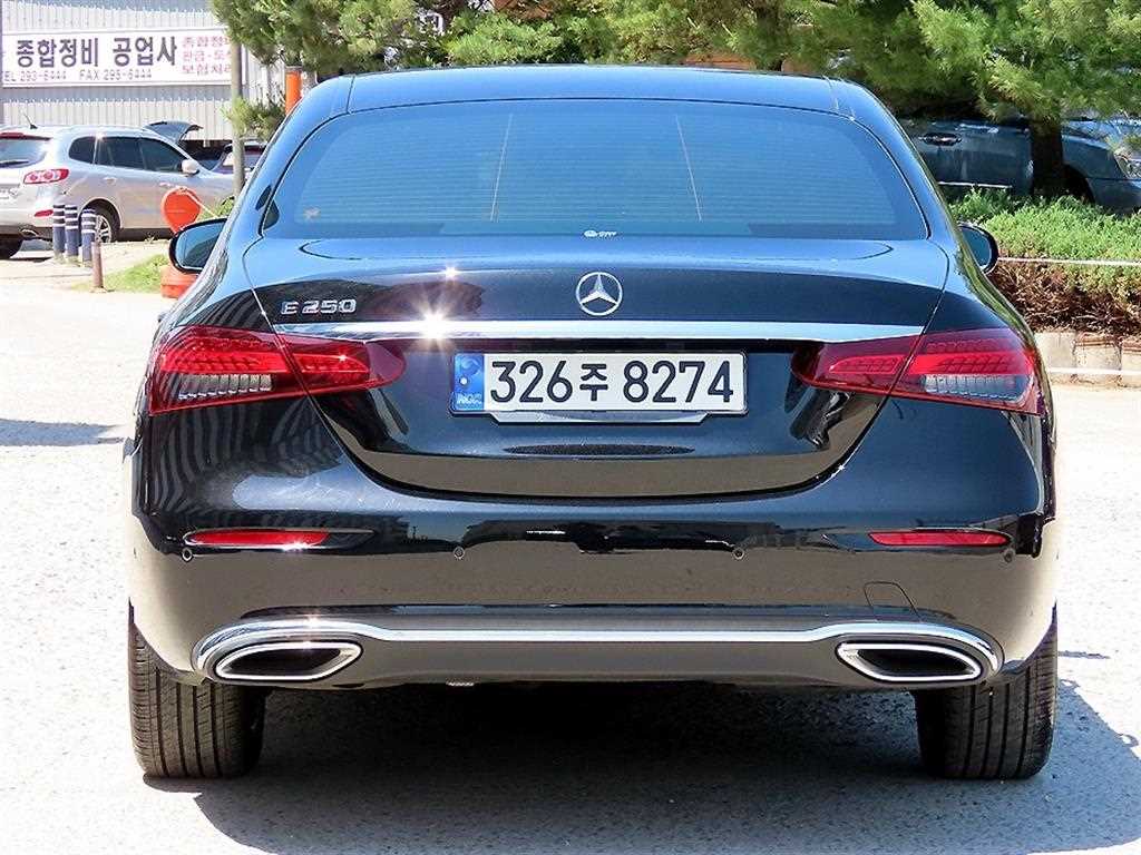Mercedes Benz E class - Vista 4