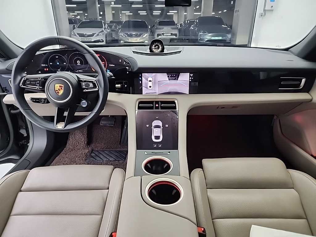 Porsche Taycan - Vista 7