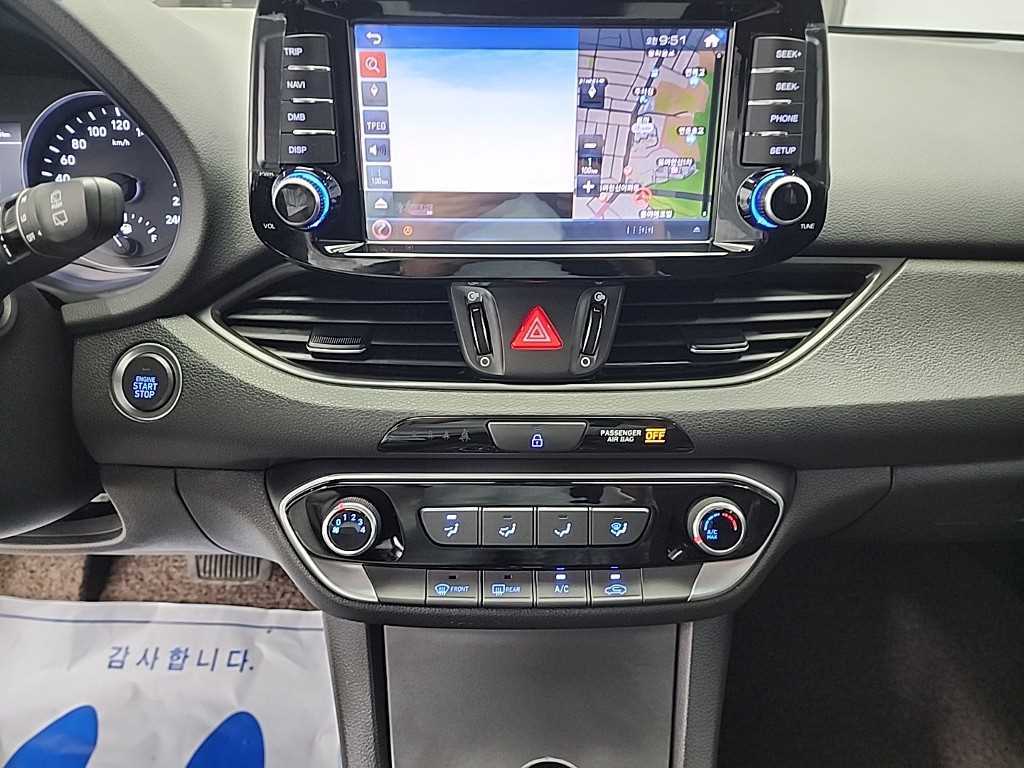 HYUNDAI i30 - Vista 10
