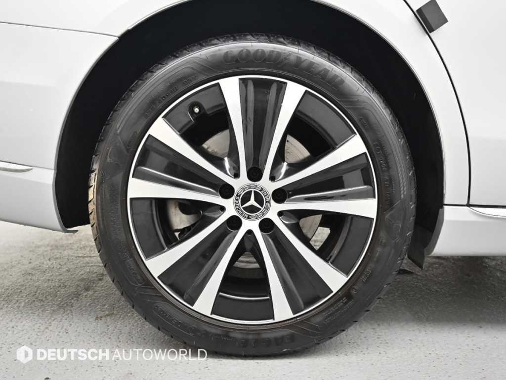 Mercedes Benz E class - Vista 6