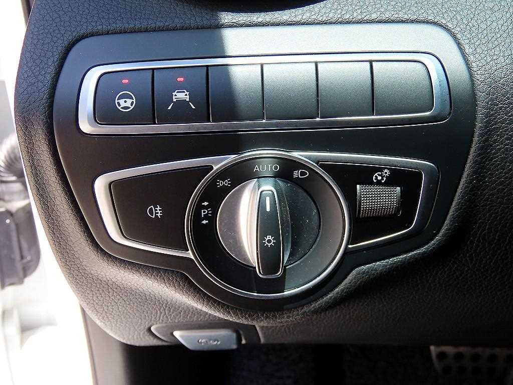 Mercedes Benz C Class - Vista 12