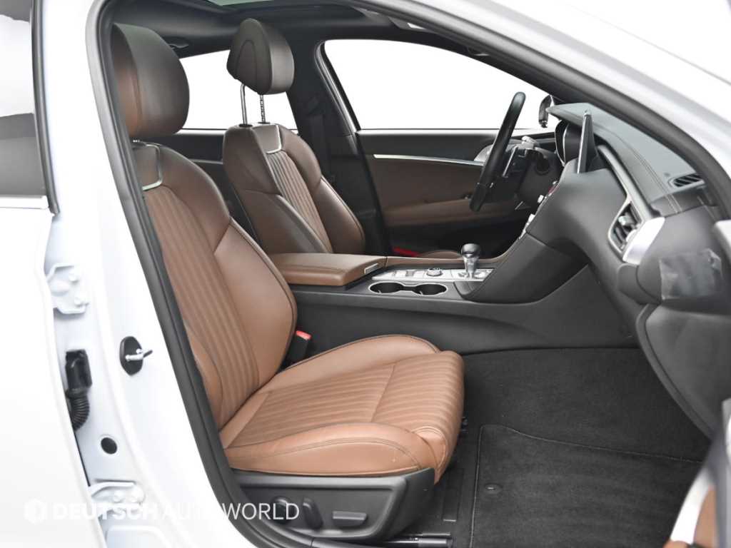 Genesis G70 - Vista 10