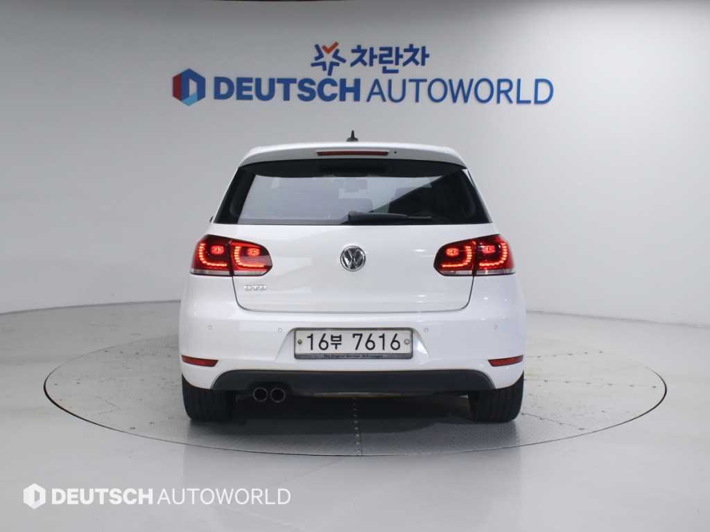Volkswagen Golf - Vista 4