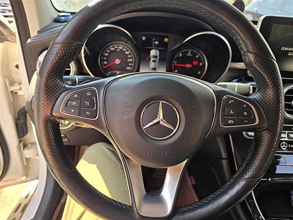 Mercedes Benz GLC Class - Vista 11