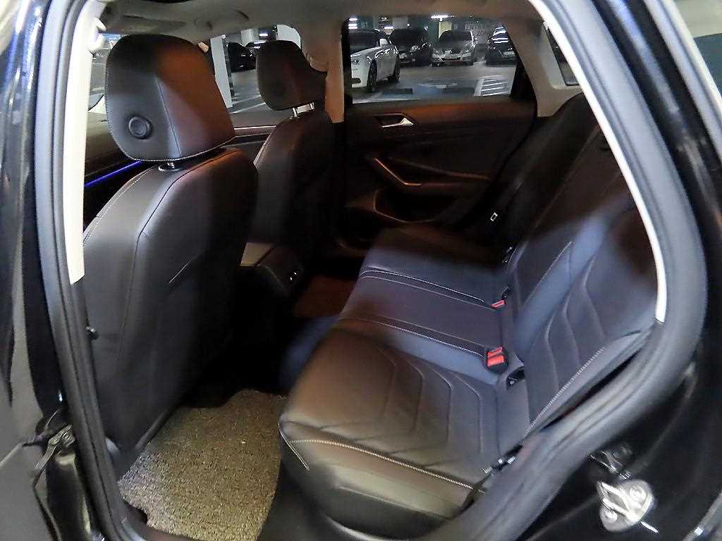 Volkswagen Jetta - Vista 7
