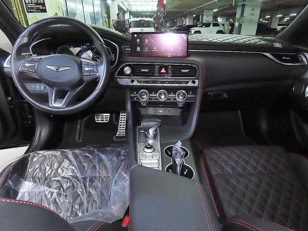 Genesis G70 - Vista 10