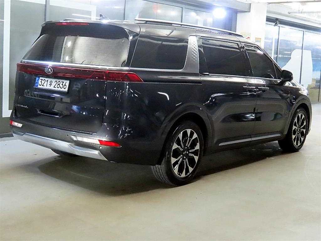 KIA Carnival - Vista 4