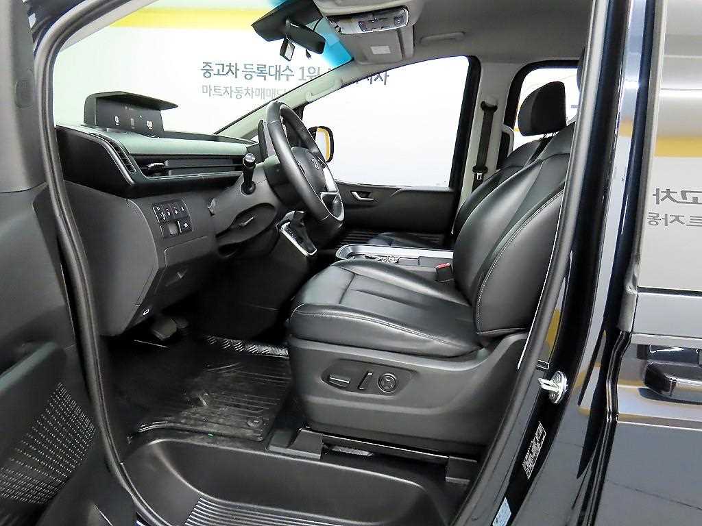 HYUNDAI Staria - Vista 5