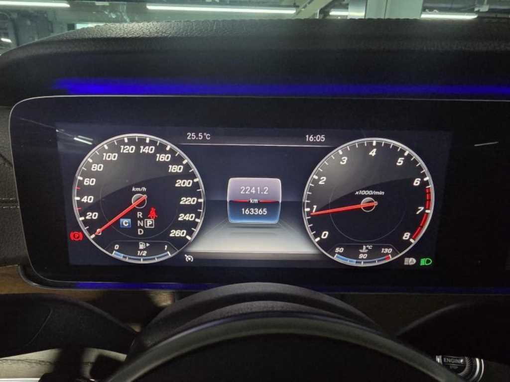 Mercedes Benz E class - Vista 5
