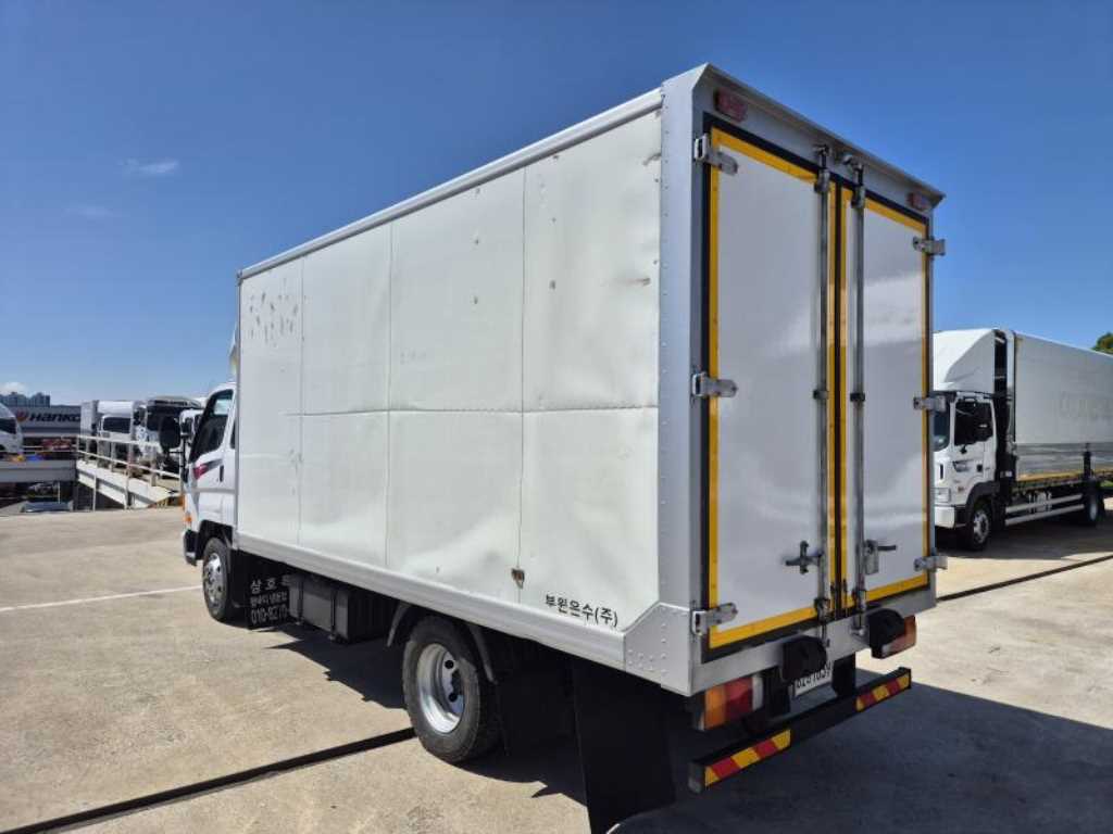 medium and large cargo truck - Vista 4