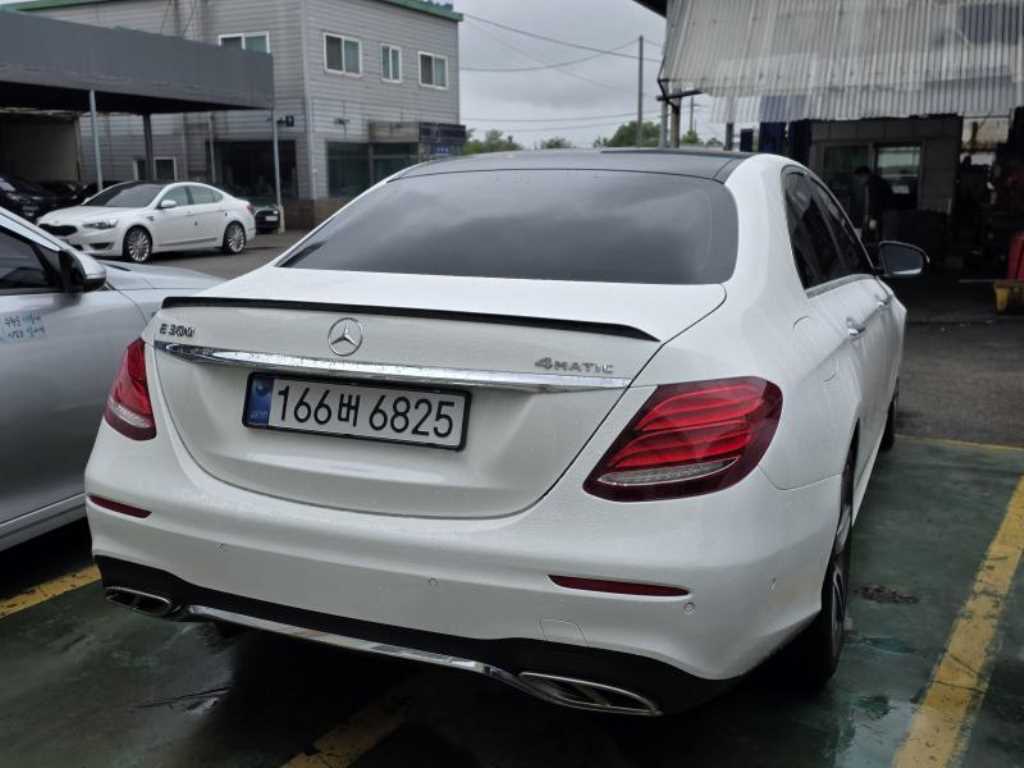 Mercedes Benz E class - Vista 2