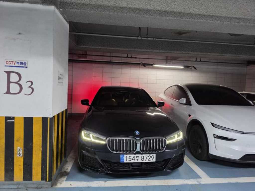BMW 5 Series 2022 Azul - Importación desde Corea - HF Imports Iquique - Foto 1