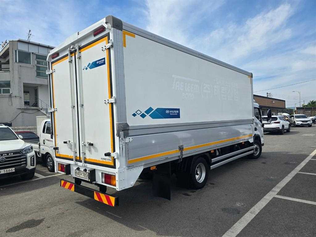 medium and large cargo truck - Vista 6
