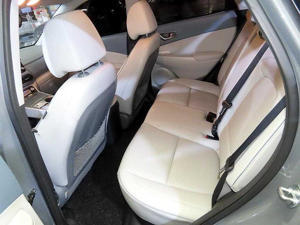 HYUNDAI Kona - Vista 7