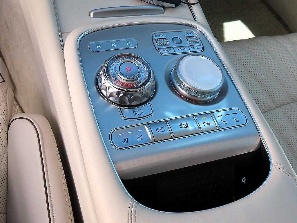 Genesis G90 - Vista 11