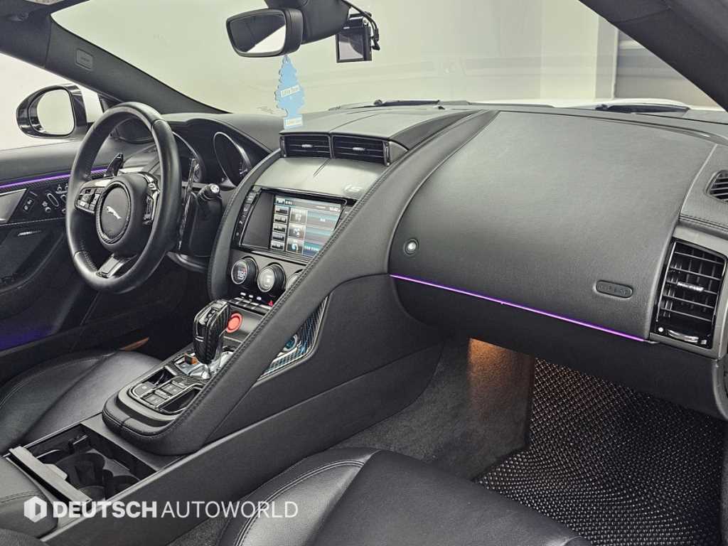 Jaguar F-TYPE - Vista 7